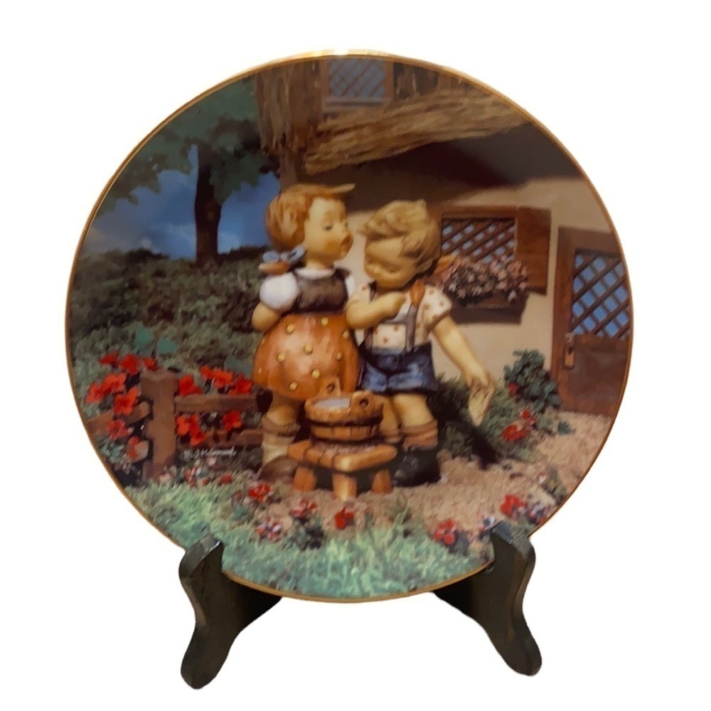 Hummel Danbury Mint Little Companions Plate “Squeaky Clean” Collection